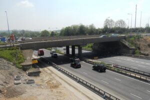 Generic_roads_Highways-England_M1-j10-13-old-bridge-motorways-roads-infrastructure-1_660-300x200.jpg